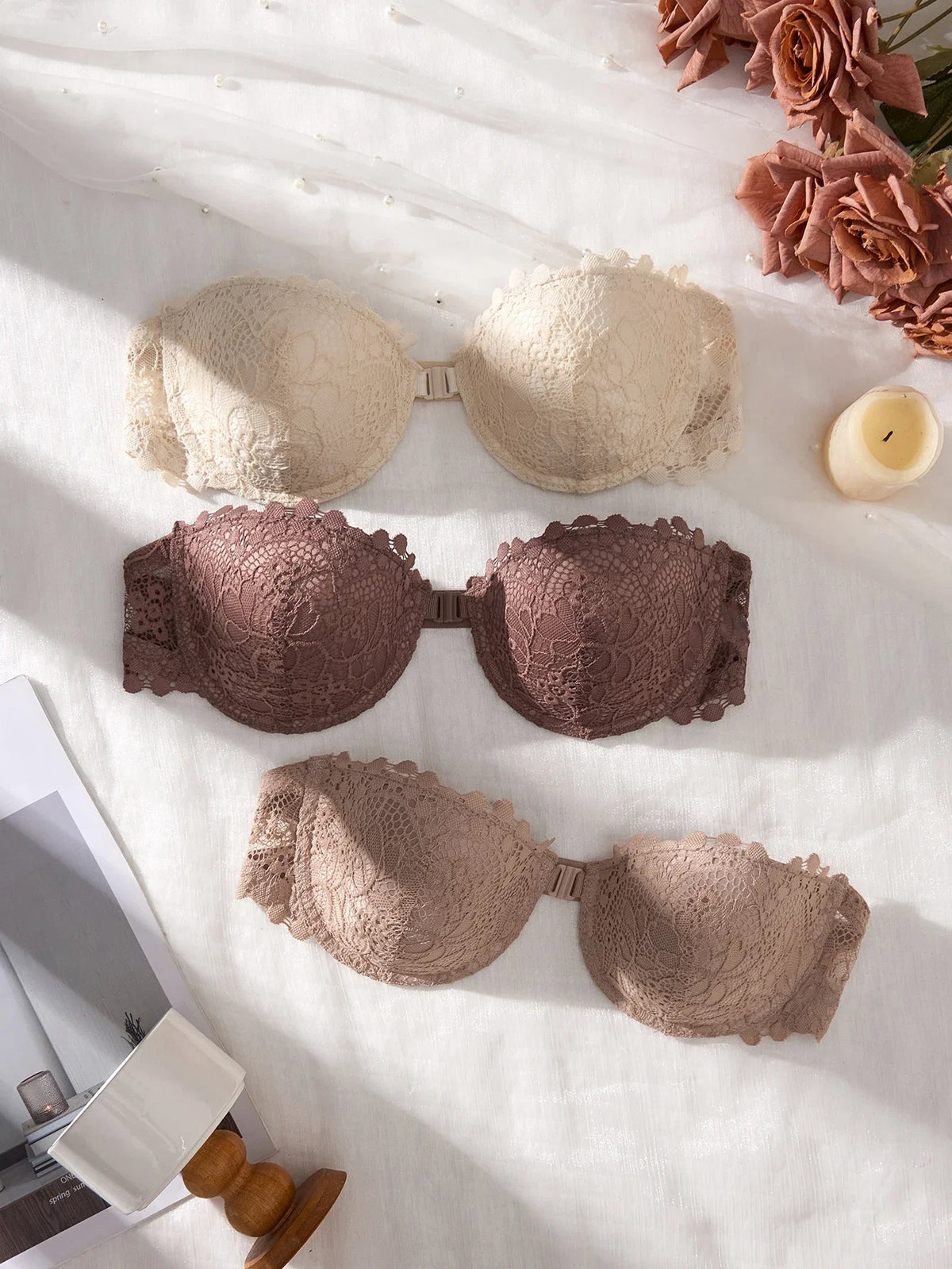 3Pcs Thin Cup Strapless Women's Sexy Bras Lace Trim Patchwork Pattern Front Clasp Push up Bra Comfortable Half-Cup Women's Bra
